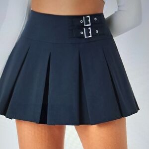 SMALL.   HALARA DECORATIVE BUCKLE 2 IN 1 SKORT